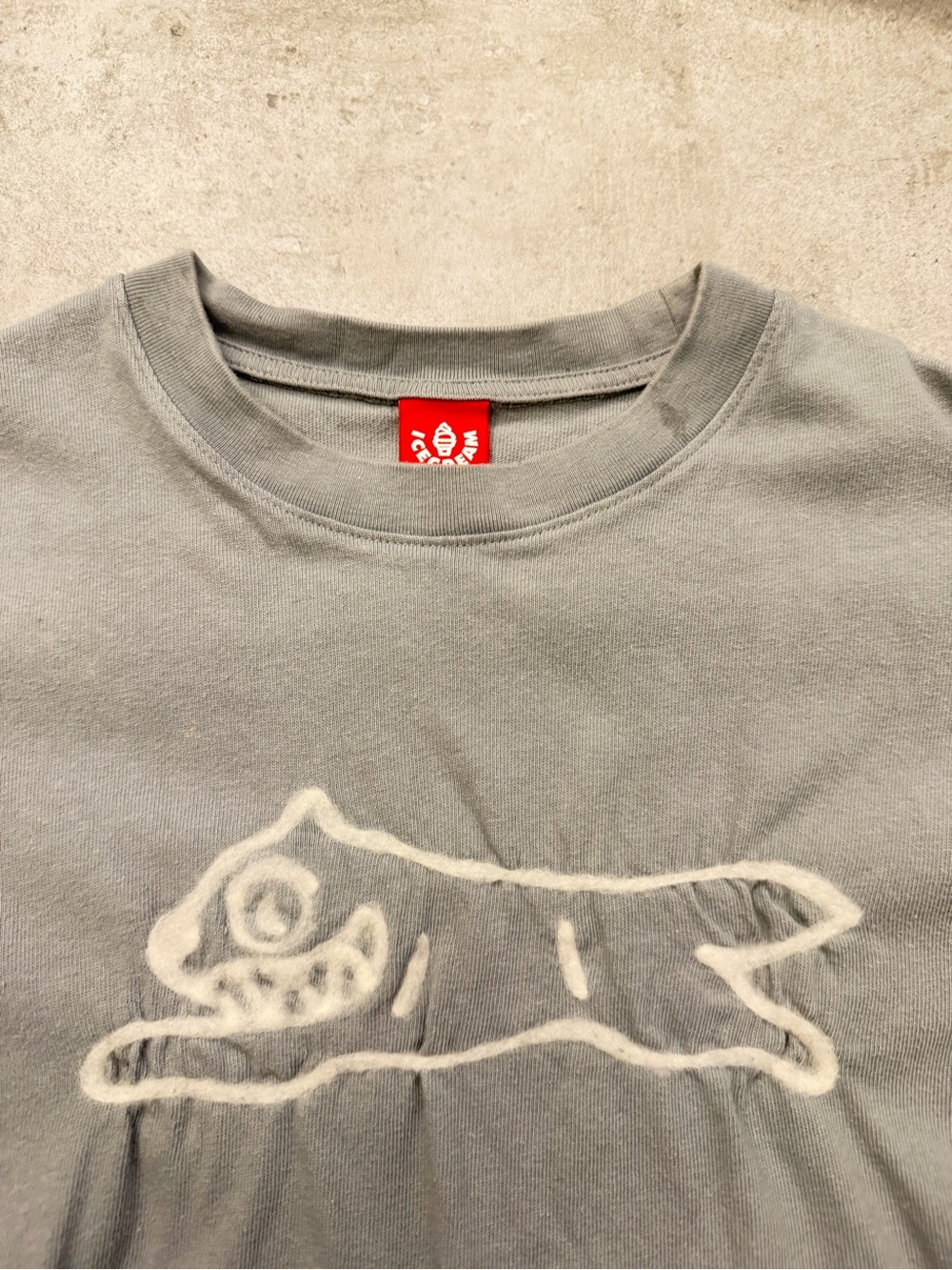 Vintage Gray Short-Sleeve Graphic Men’s T-Shirt -Dog Motif. - Picture 2 of 4
